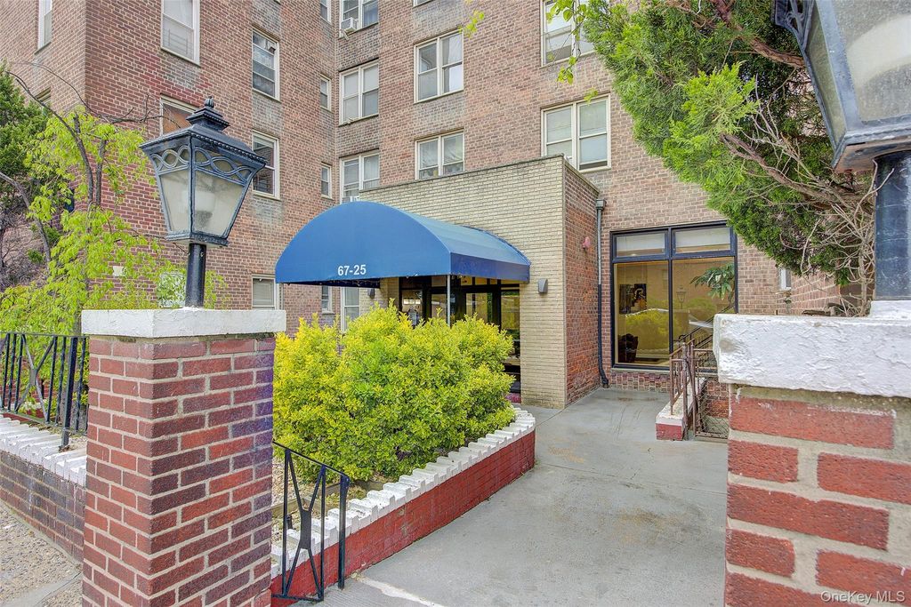 Photo of 67-25 Dartmouth Street #7H, Forest Hills, NY 11375 (MLS # 995265)
