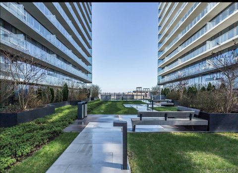 131-03 40th Road 15J Flushing NY 11354