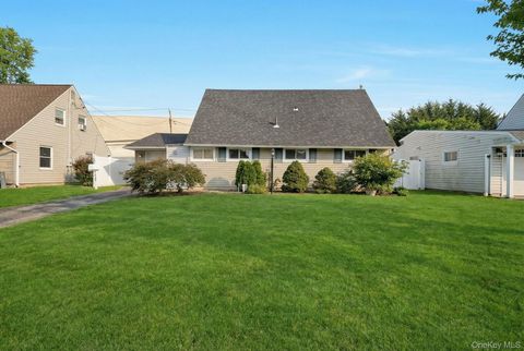 125 Hamlet Road Levittown NY 11756