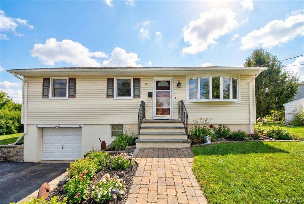 Photo of 32 Highland Avenue, Warwick, NY 10990 (MLS # 943219)