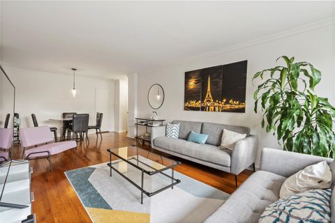 Photo of 67-30 Dartmouth Street #2H, Flushing, NY 11375 (MLS # 980322)