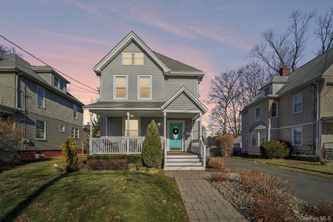 Photo of 76 E Maple Avenue, Suffern, NY 10901 (MLS # 943280)