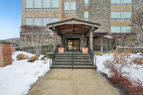 Photo of 11 River Street #404, Sleepy Hollow, NY 10591 (MLS # 968146)