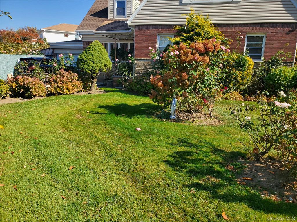 Photo of 16606 Willets Point Boulevard, Whitestone, NY 11357 (MLS # 986921)