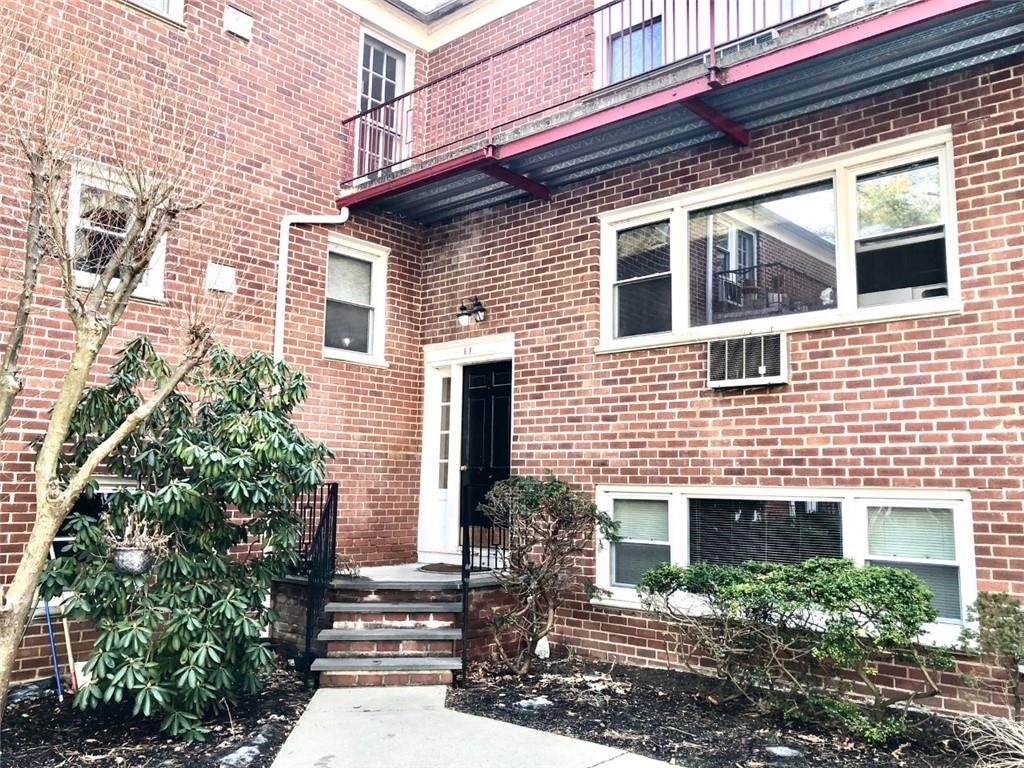 Barker Street E3, Mount Kisco, New York - 1 Bedrooms  
1 Bathrooms  
4 Rooms - 