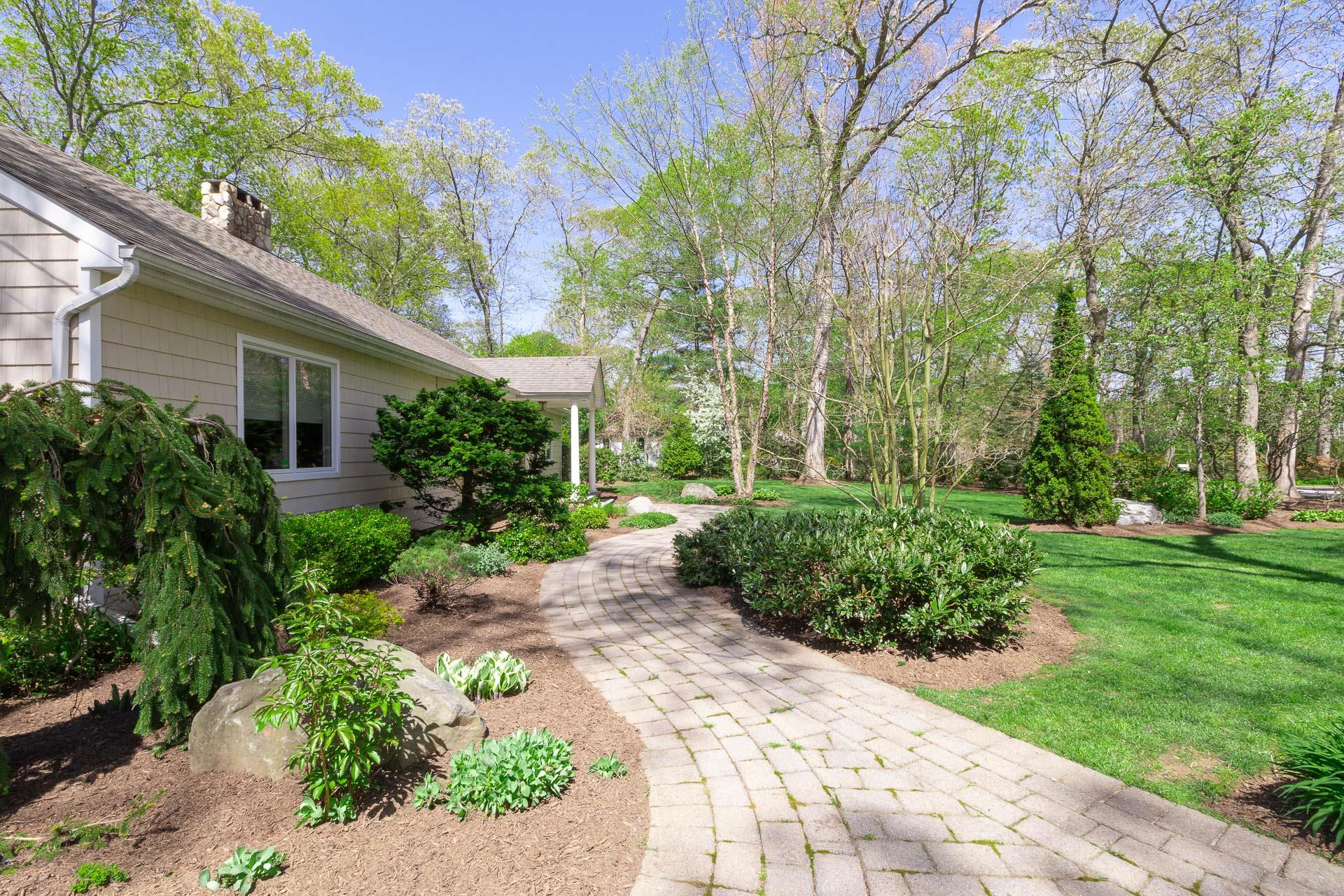 39 W Roundabout Road, Smithtown, Florida image 3