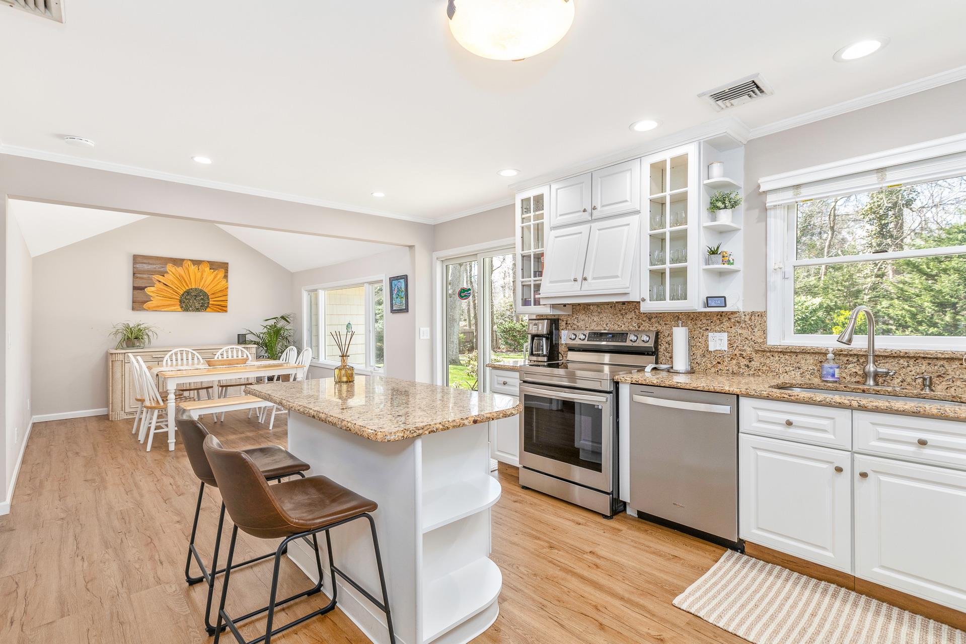 39 W Roundabout Road, Smithtown, Florida image 12