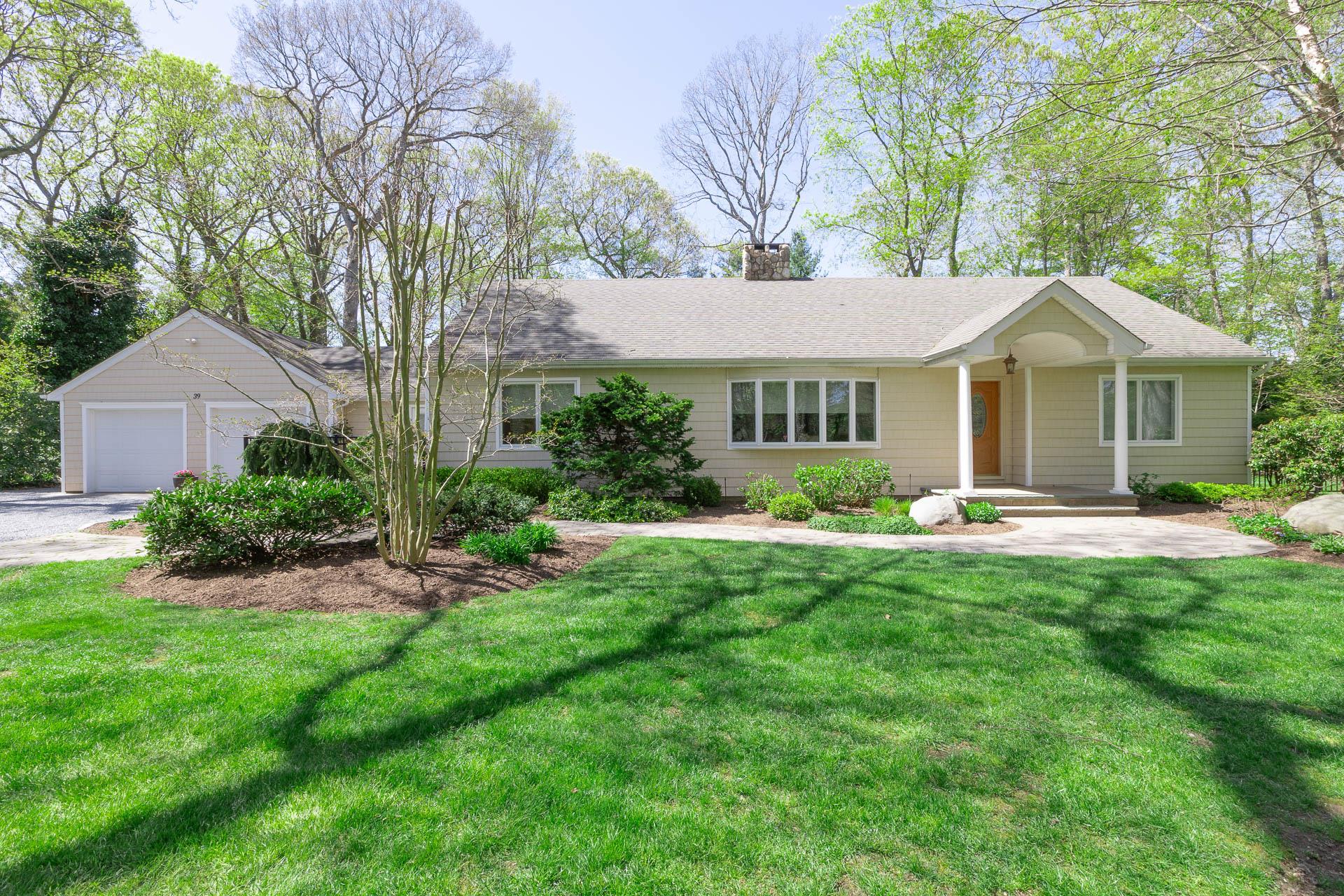 Roundabout Road, Smithtown, Hamptons, NY - 3 Bedrooms  
2 Bathrooms - 