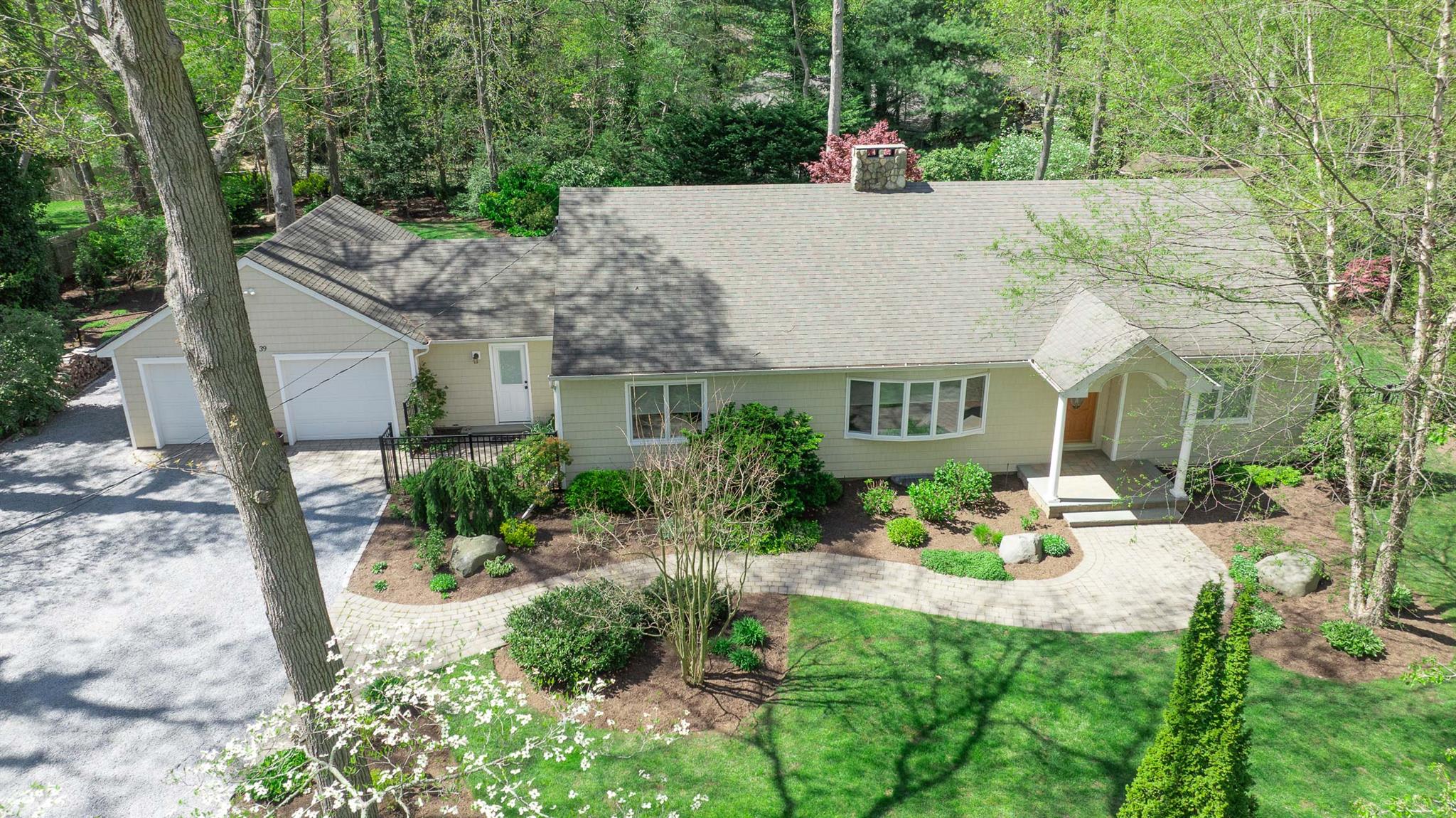 39 W Roundabout Road, Smithtown, Florida image 4