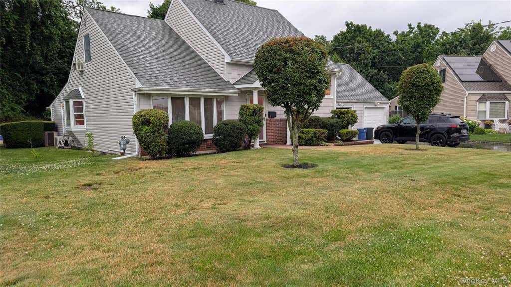 Photo of 7 Oaktree Lane, Huntington Station, NY 11746 (MLS # 1020994)