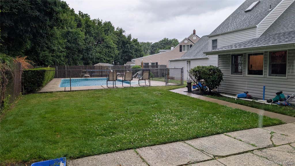 Photo of 7 Oaktree Lane, Huntington Station, NY 11746 (MLS # 1020994)
