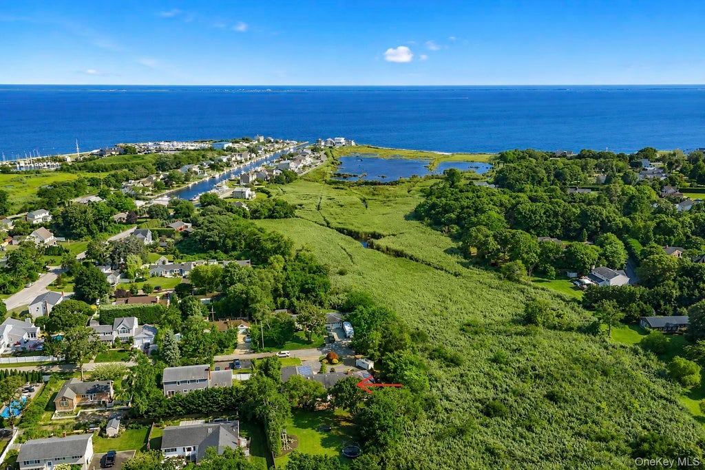 Photo of 5 Reinhardt Court, Blue Point, NY 11715 (MLS # 1036280)