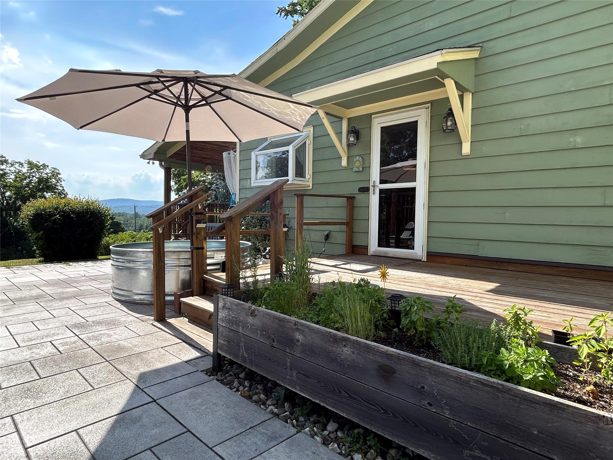 Staatsburg, New York 12580, United States, 2 Bedrooms Bedrooms, ,1 BathroomBathrooms,Residential,Active,163588