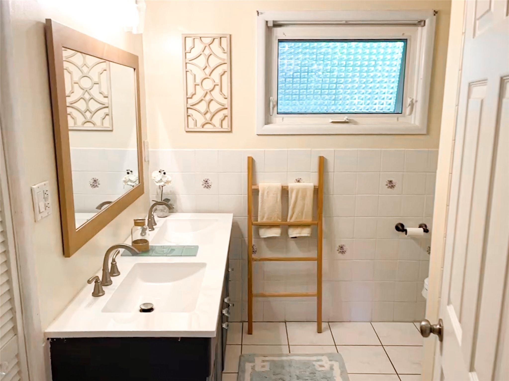 Staatsburg, New York 12580, United States, 2 Bedrooms Bedrooms, ,1 BathroomBathrooms,Residential,Active,163588