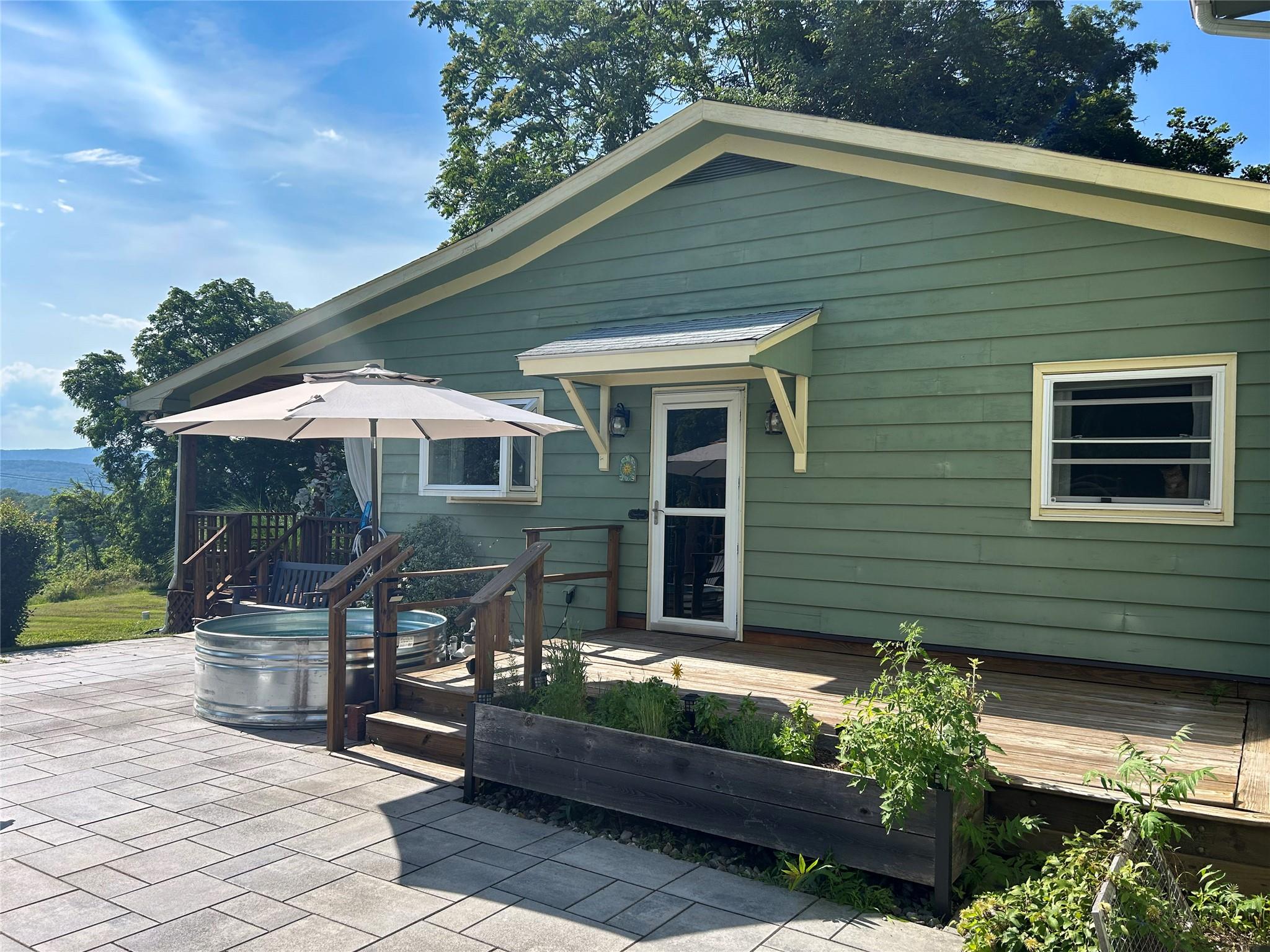 Staatsburg, New York 12580, United States, 2 Bedrooms Bedrooms, ,1 BathroomBathrooms,Residential,Active,163588