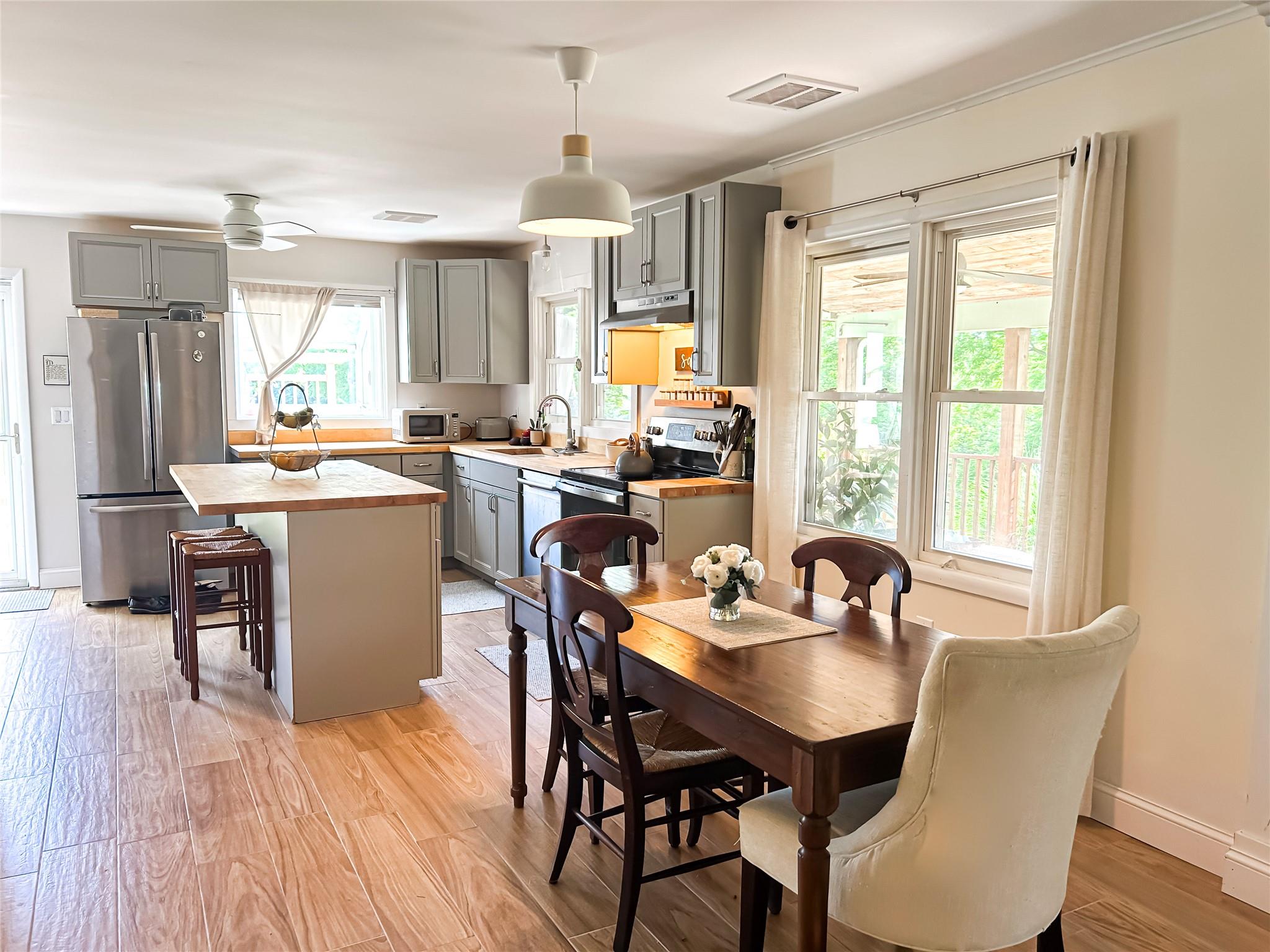 Staatsburg, New York 12580, United States, 2 Bedrooms Bedrooms, ,1 BathroomBathrooms,Residential,Active,163588