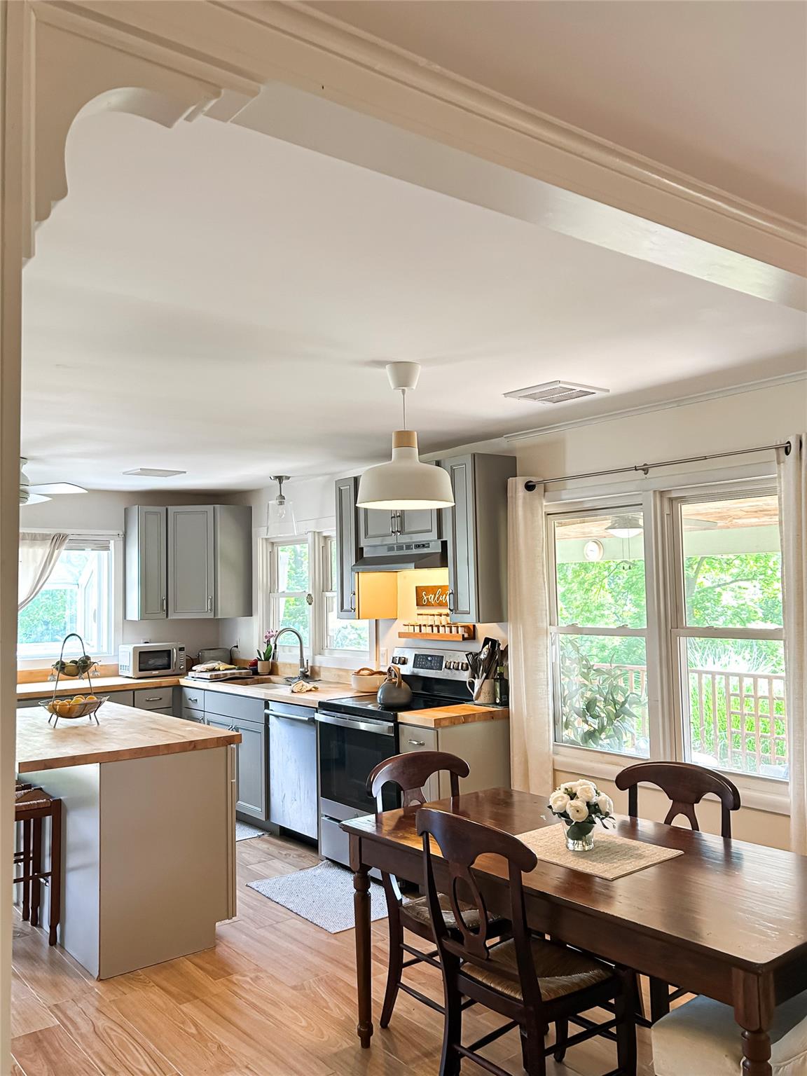 Staatsburg, New York 12580, United States, 2 Bedrooms Bedrooms, ,1 BathroomBathrooms,Residential,Active,163588