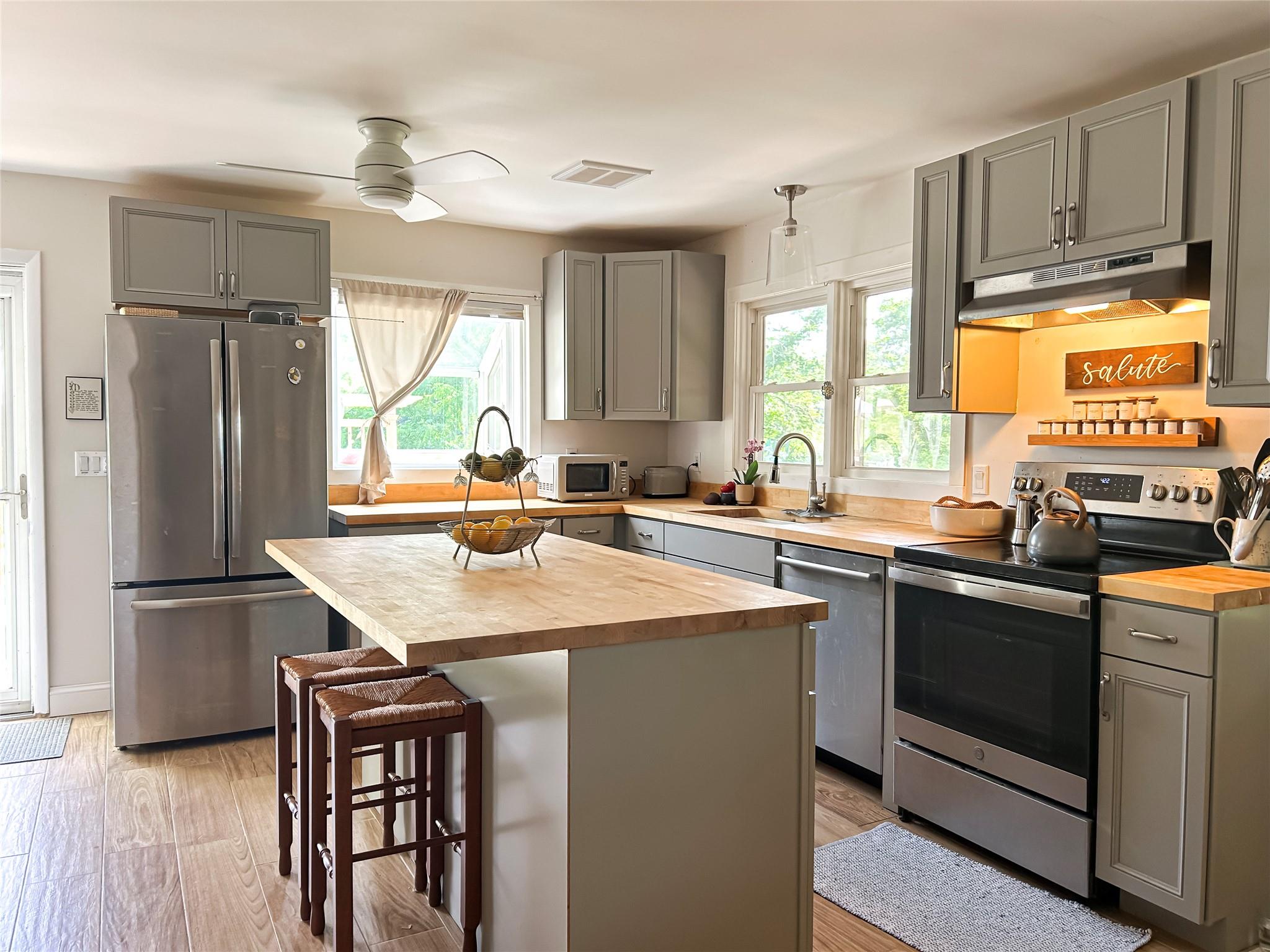 Staatsburg, New York 12580, United States, 2 Bedrooms Bedrooms, ,1 BathroomBathrooms,Residential,Active,163588