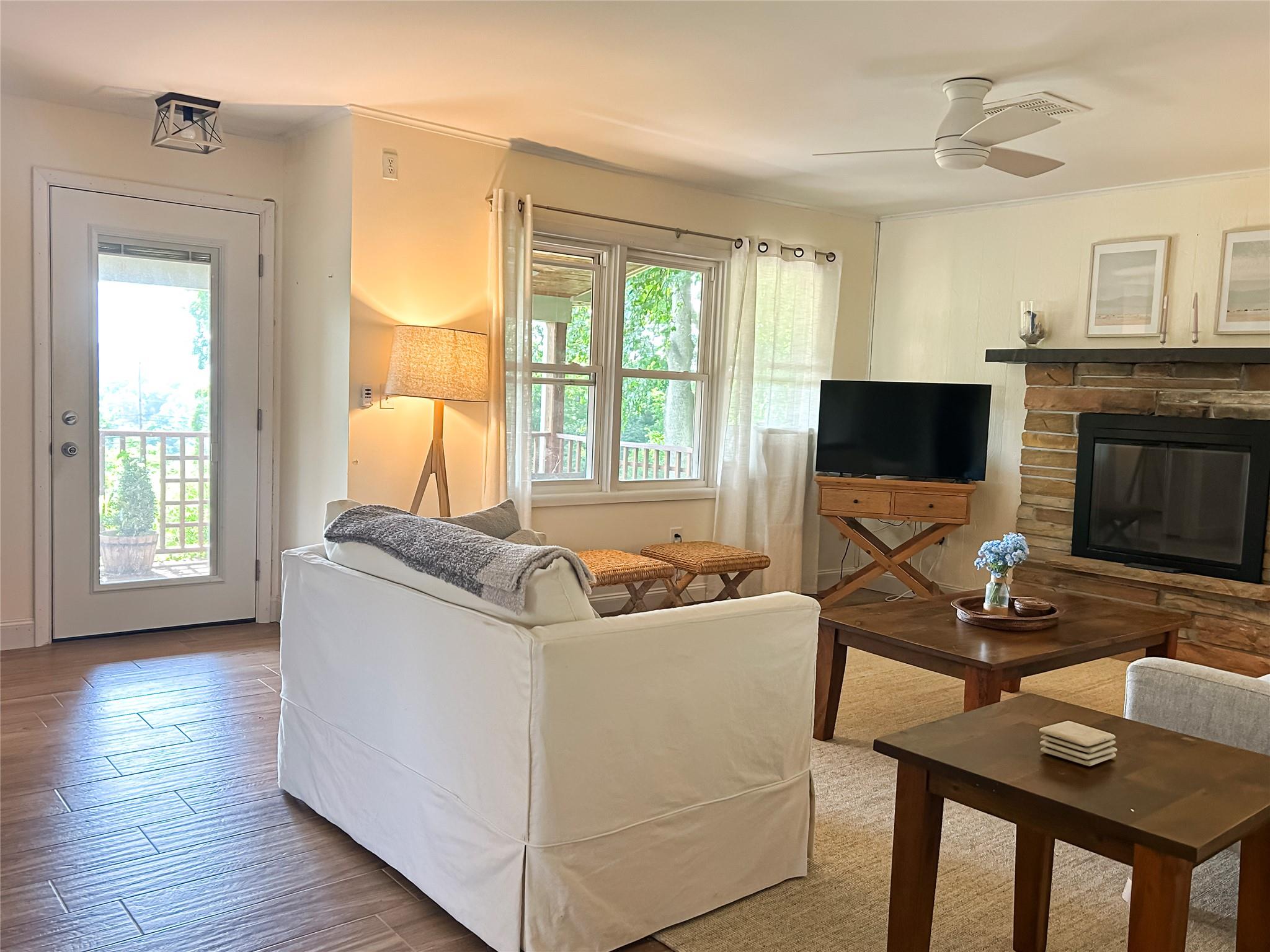 Staatsburg, New York 12580, United States, 2 Bedrooms Bedrooms, ,1 BathroomBathrooms,Residential,Active,163588