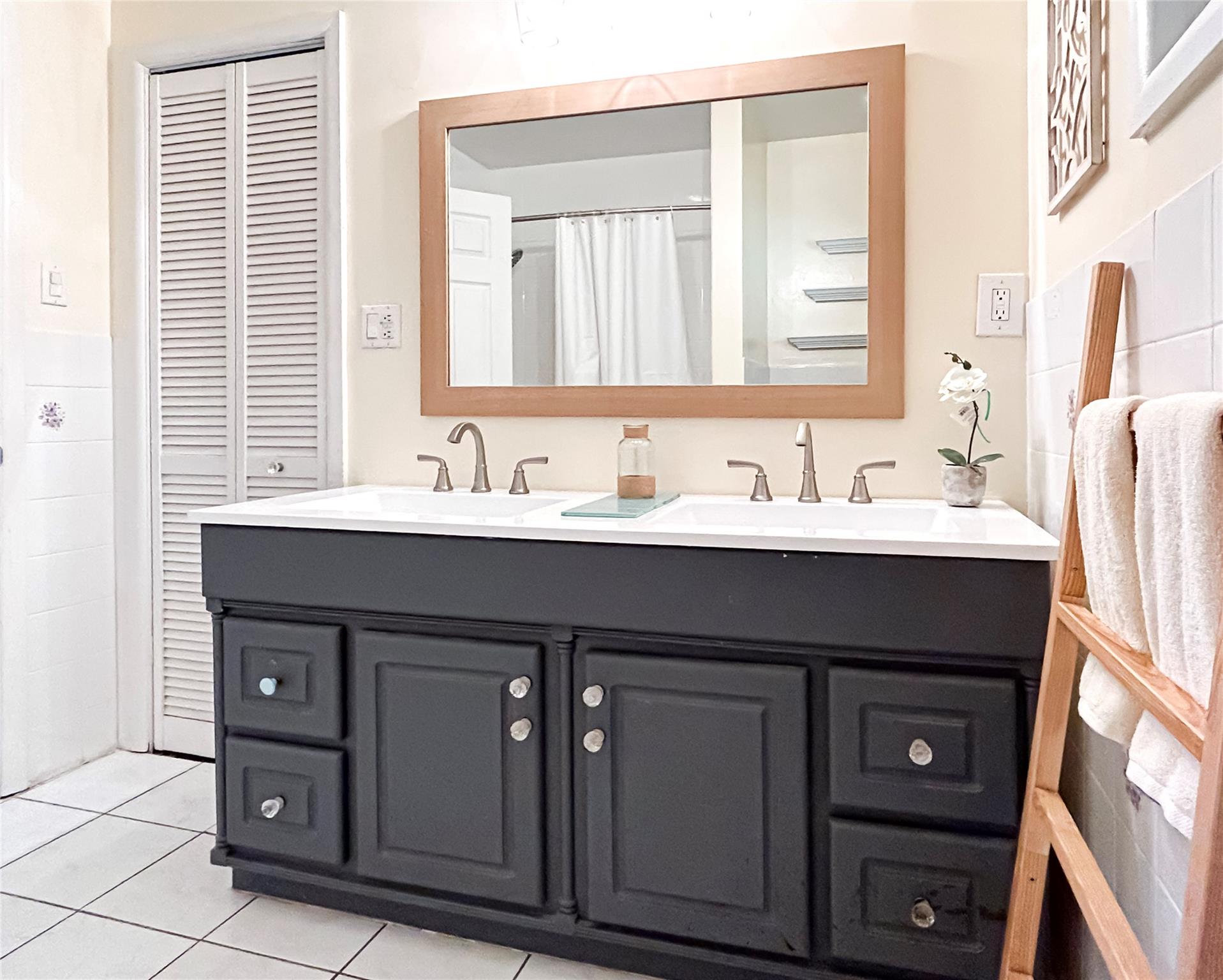 Staatsburg, New York 12580, United States, 2 Bedrooms Bedrooms, ,1 BathroomBathrooms,Residential,Active,163588