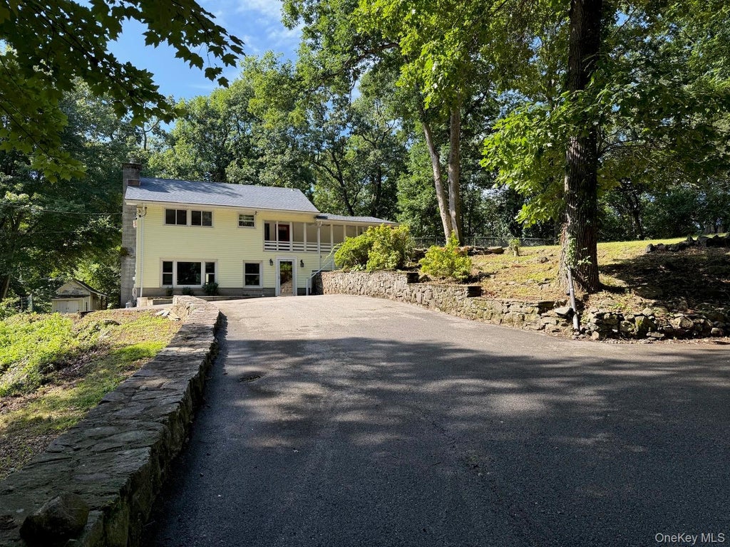 Photo of 55 Wenonah Road, Putnam Valley, NY 10579 (MLS # 1036649)