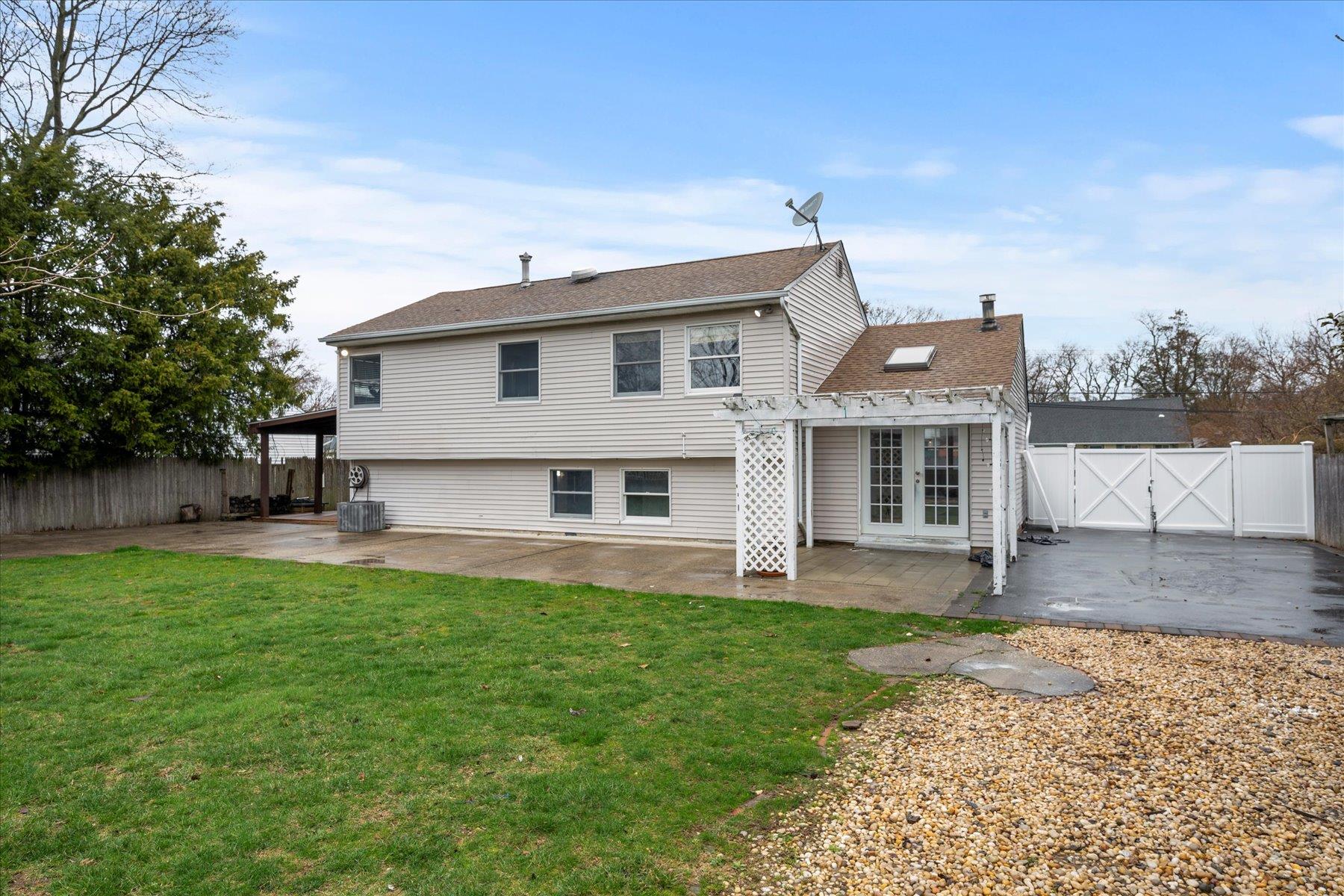 22 Farragut Avenue, Bay Shore, New York image 20