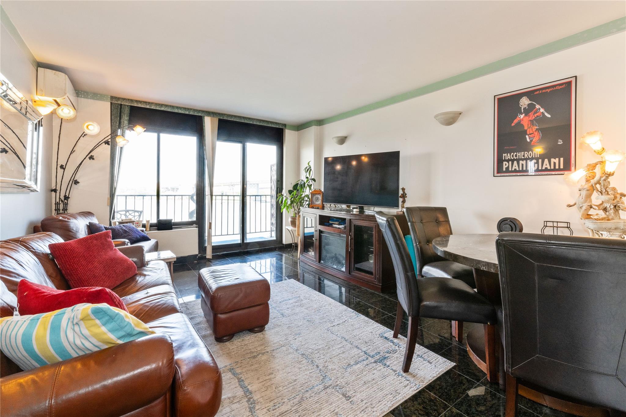 25-40 Shore Blvd Blvd #6M, Astoria, New York image 2
