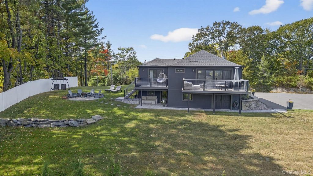 Photo of 1568 Route 9W, Marlboro, NY 12542 (MLS # 922182)