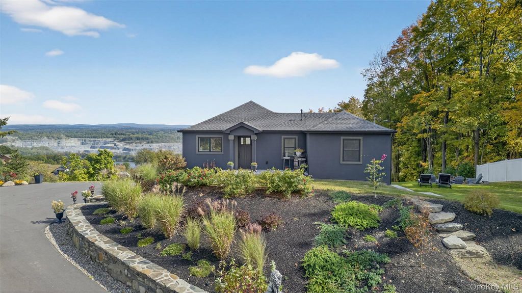 Photo of 1568 Route 9W, Marlboro, NY 12542 (MLS # 922182)