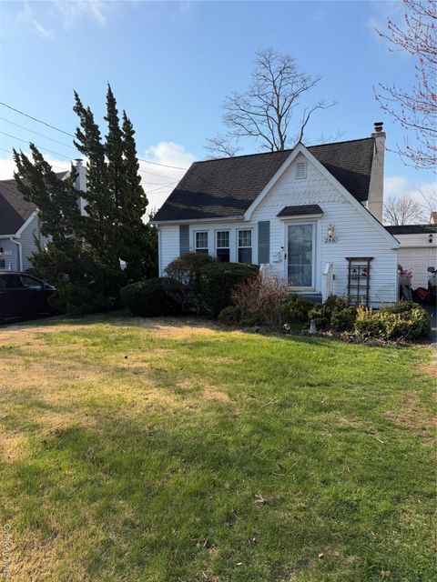 266 Neptune Avenue West Babylon NY 11704