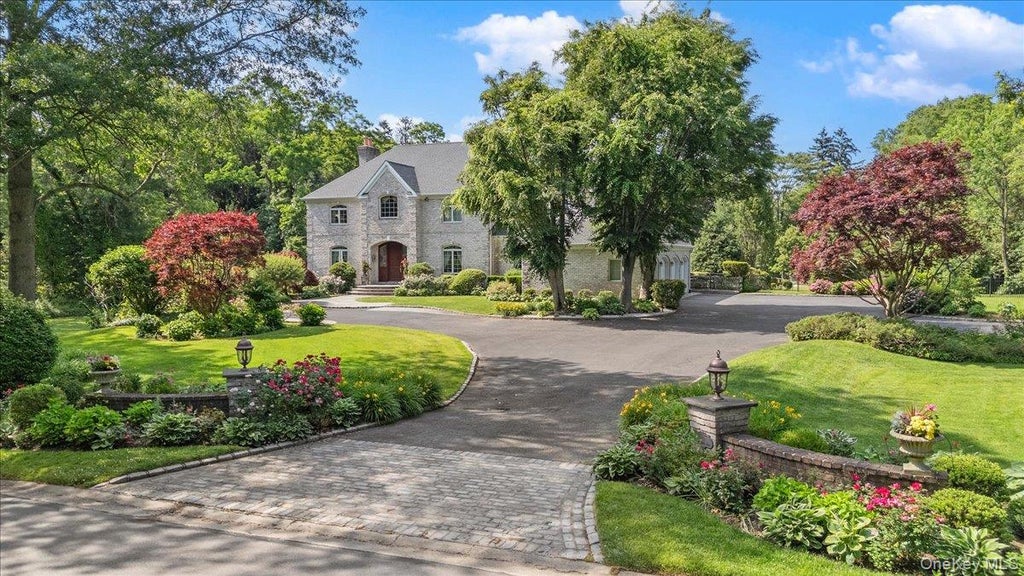 Photo of 10 Overbrook Lane, Glen Head, NY 11545 (MLS # 969013)