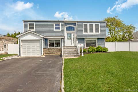 Homes For Sale - 17 Lewis Circle<br/> Suffolk County, Babylon, NY 11702
