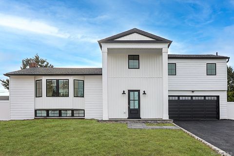 92 Kings Walk Massapequa Park NY 11762