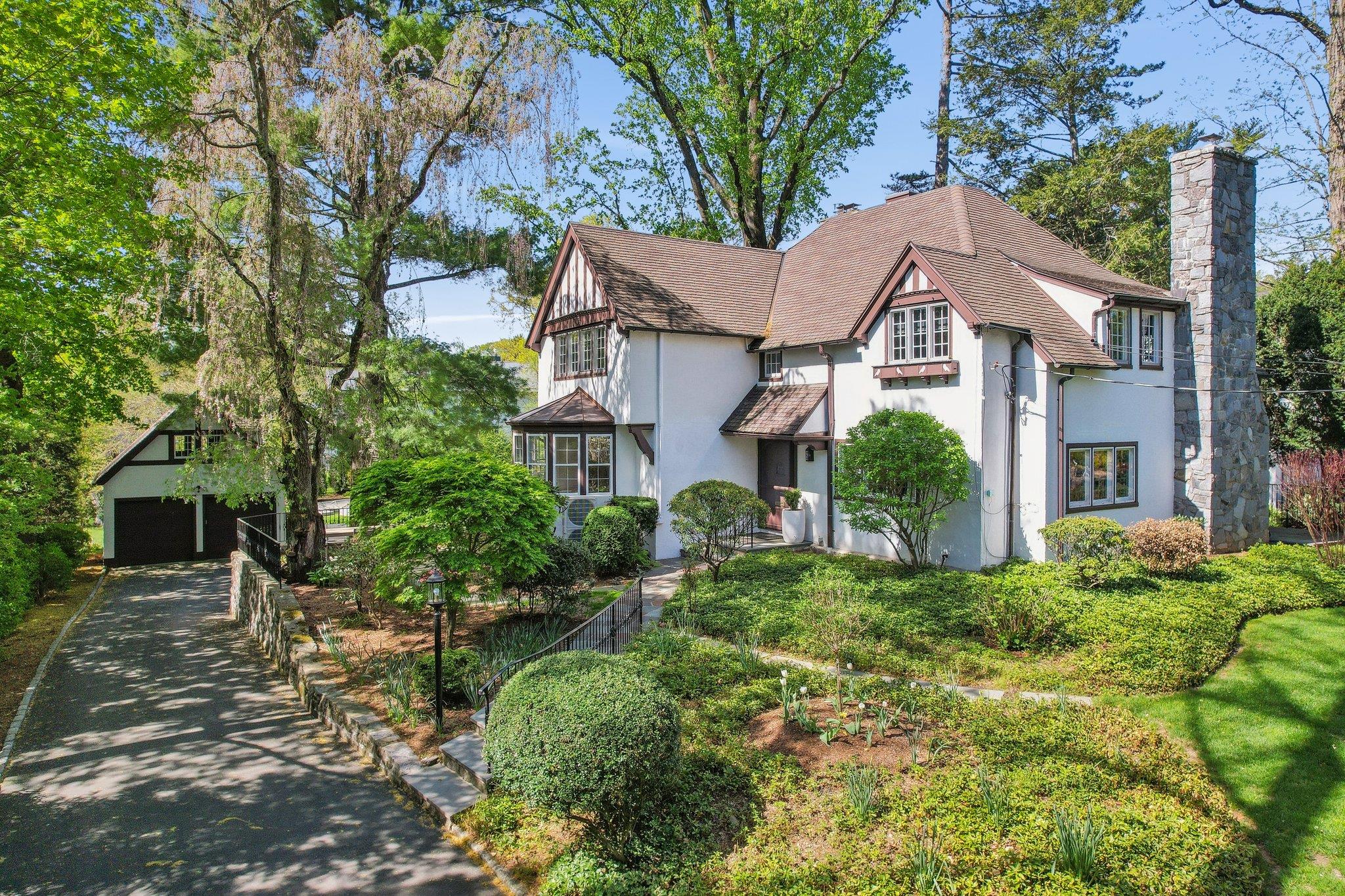 Rental Property at Wayside Lane, Scarsdale, New York - Bedrooms: 5 
Bathrooms: 4 
Rooms: 10  - $12,000 MO.