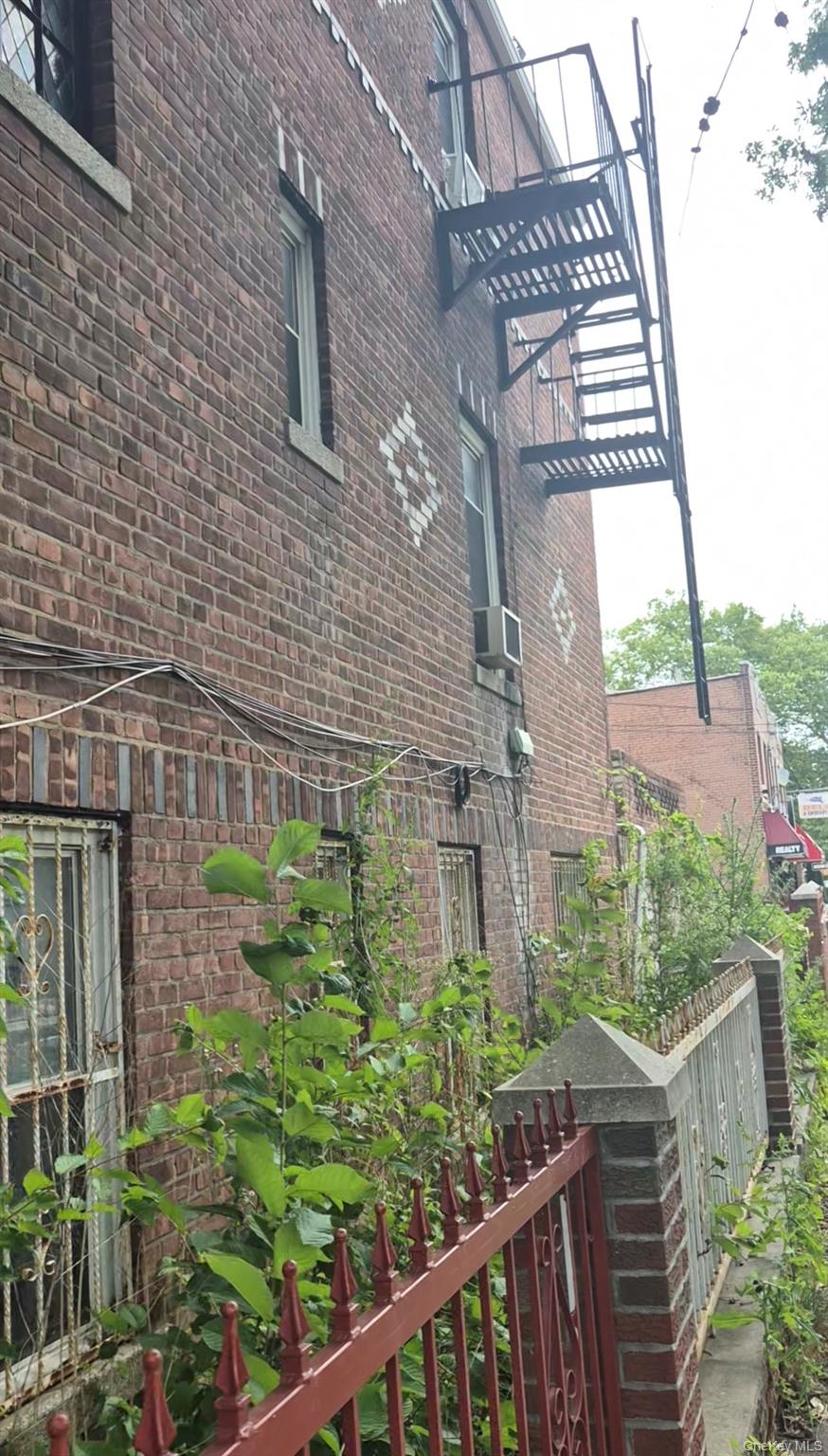 607 E 53rd Street - Photo 3