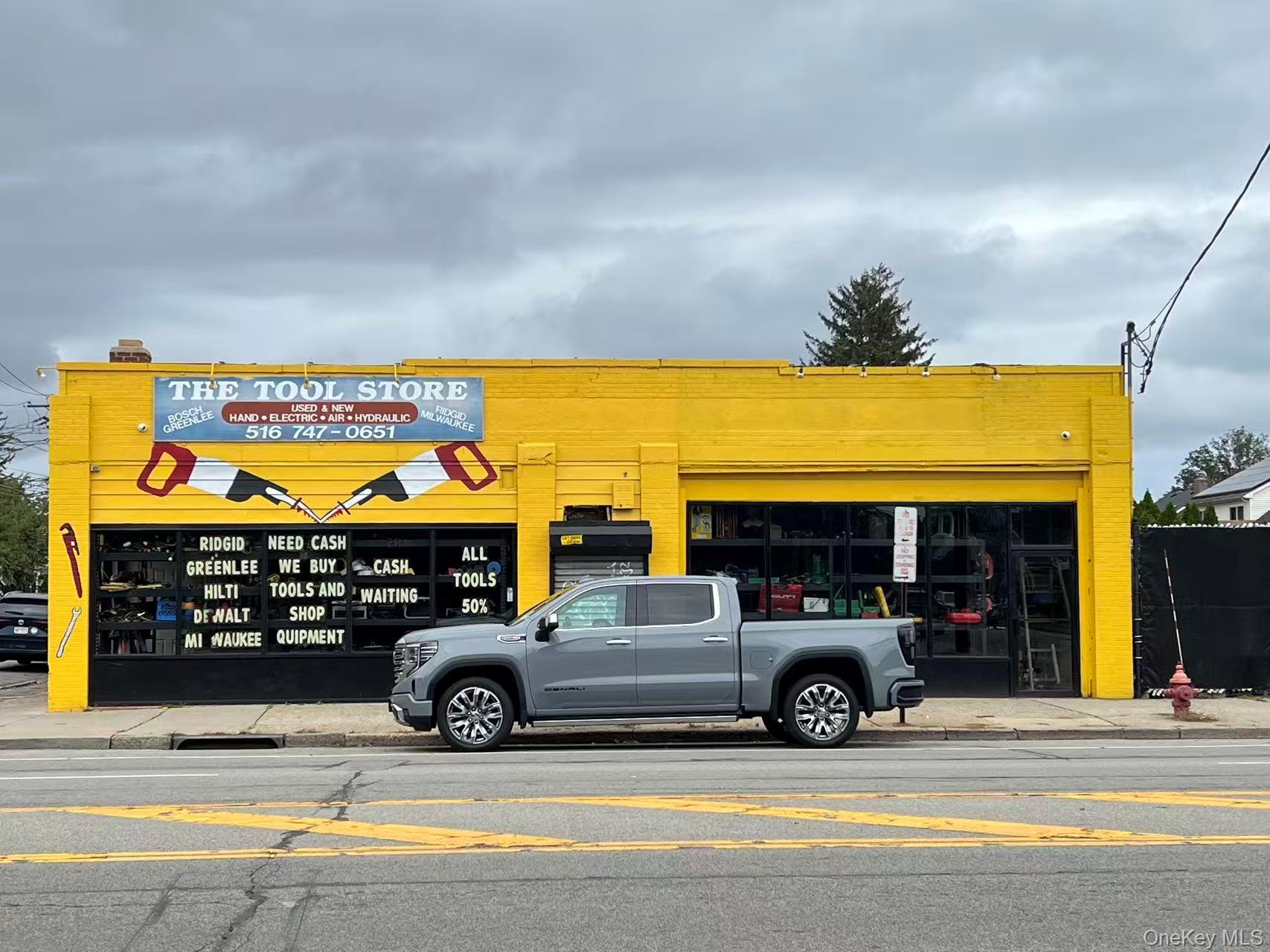 490 Jericho Turnpike
