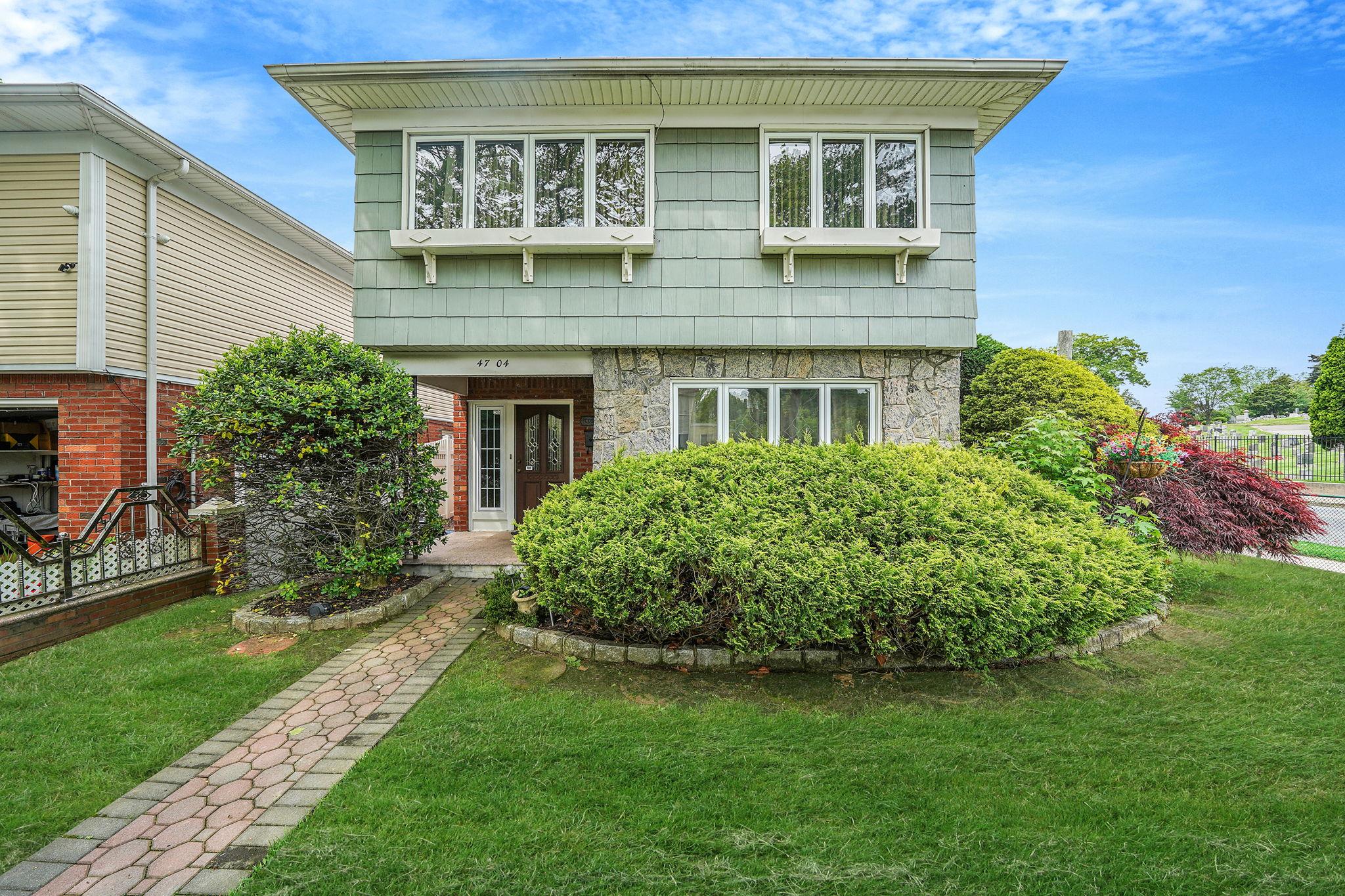 167 Street, Flushing, Queens, NY - 4 Bedrooms  
3 Bathrooms  
9 Rooms - 