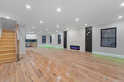 Homes For Sale - 138-12 233rd Street<br/> Queens County, Rosedale, NY 11422