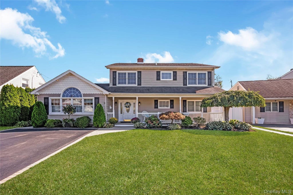 Photo of 42 Grey Lane, Levittown, NY 11756 (MLS # 1050522)