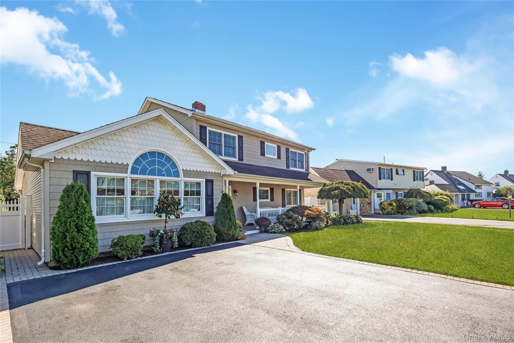 Photo of 42 Grey Lane, Levittown, NY 11756 (MLS # 1050522)