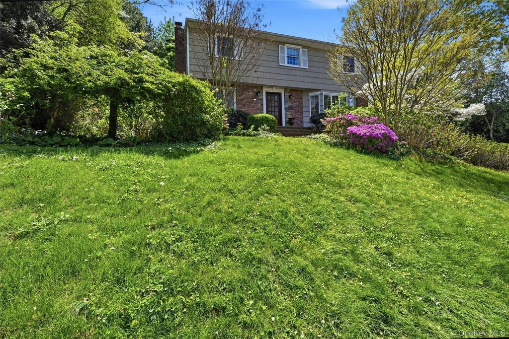 Photo of 21 Northwood Circle, Halesite, NY 11743 (MLS # 995588)