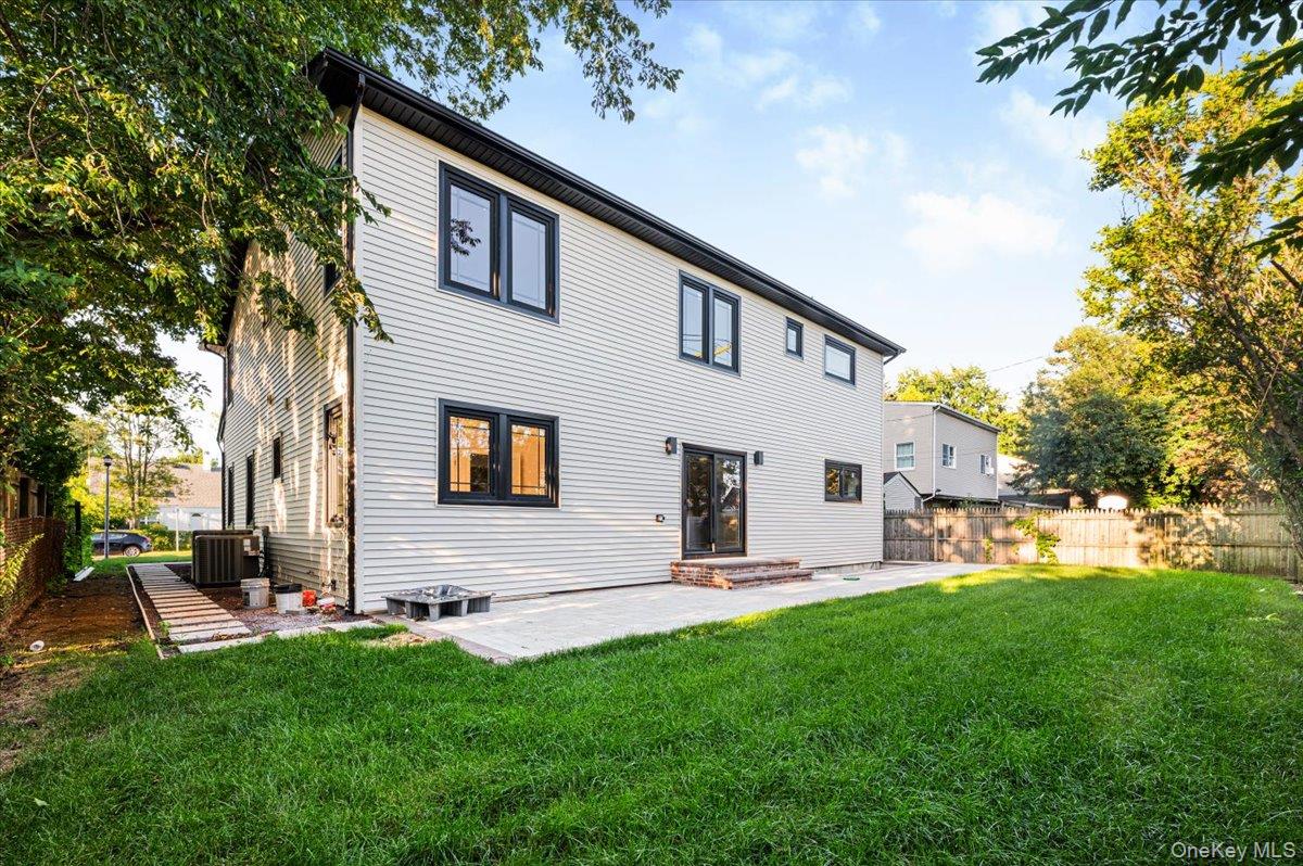 112 Old Oak Lane