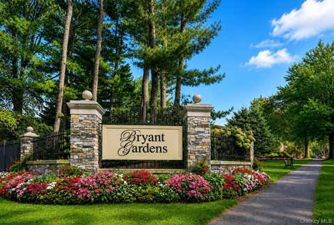 Photo of 8 Bryant Crescent #1H, White Plains, NY 10605 (MLS # 1010493)