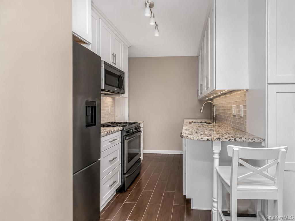 250 Garth Rd 5J3