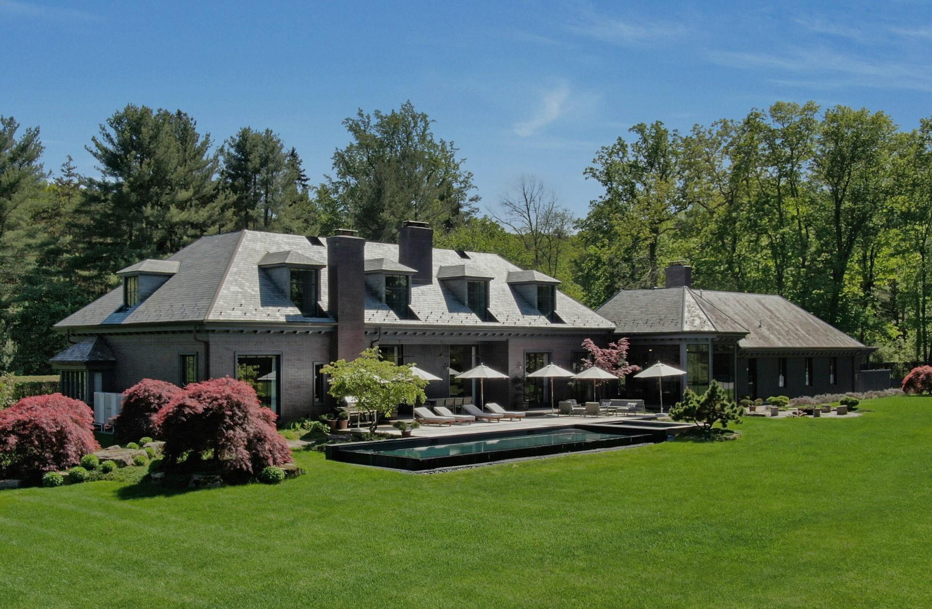 22 Brook Farm Road