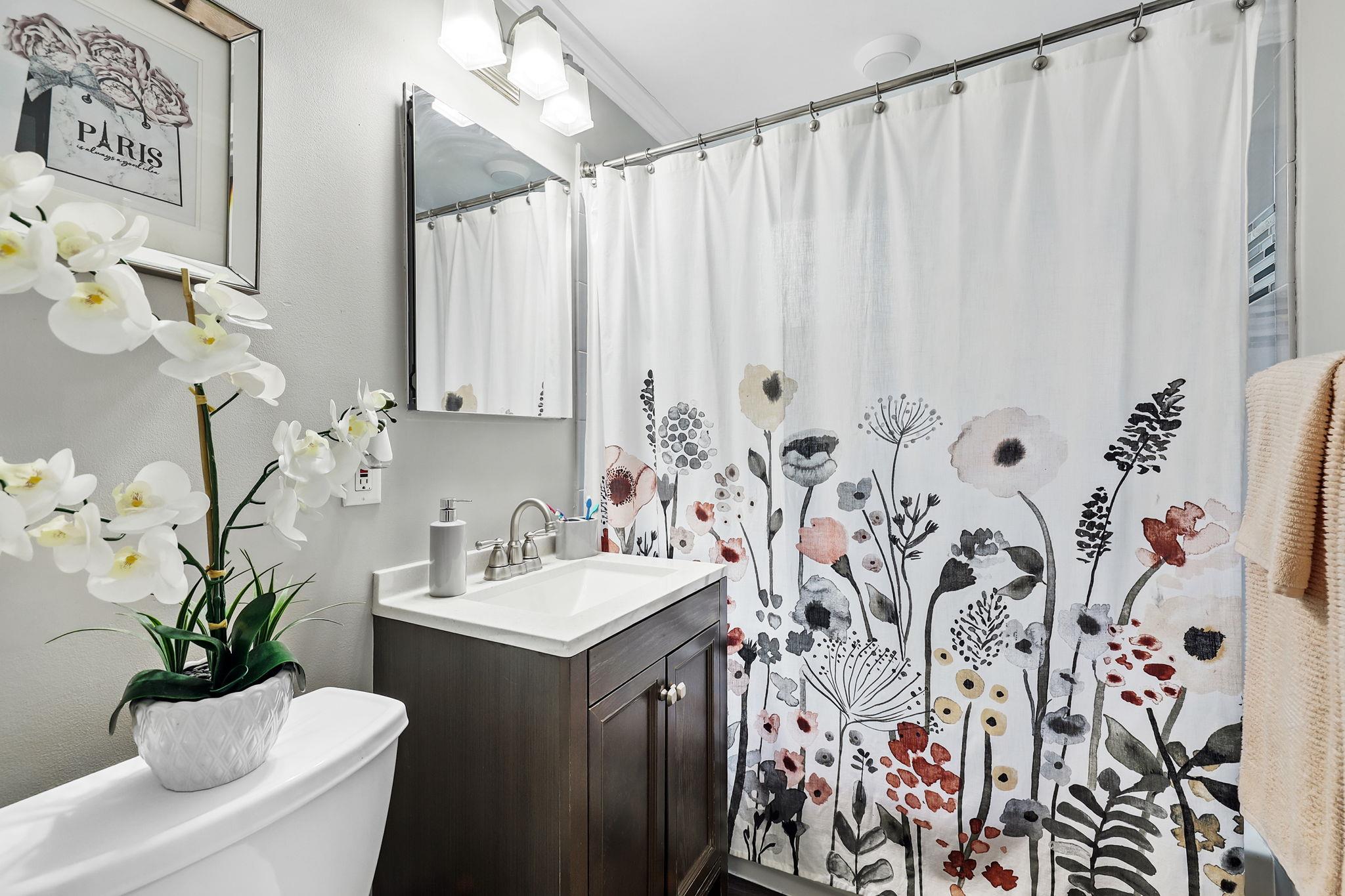 Harrison, New York 10604, United States, 3 Bedrooms Bedrooms, ,2 BathroomsBathrooms,Residential,Active,150982