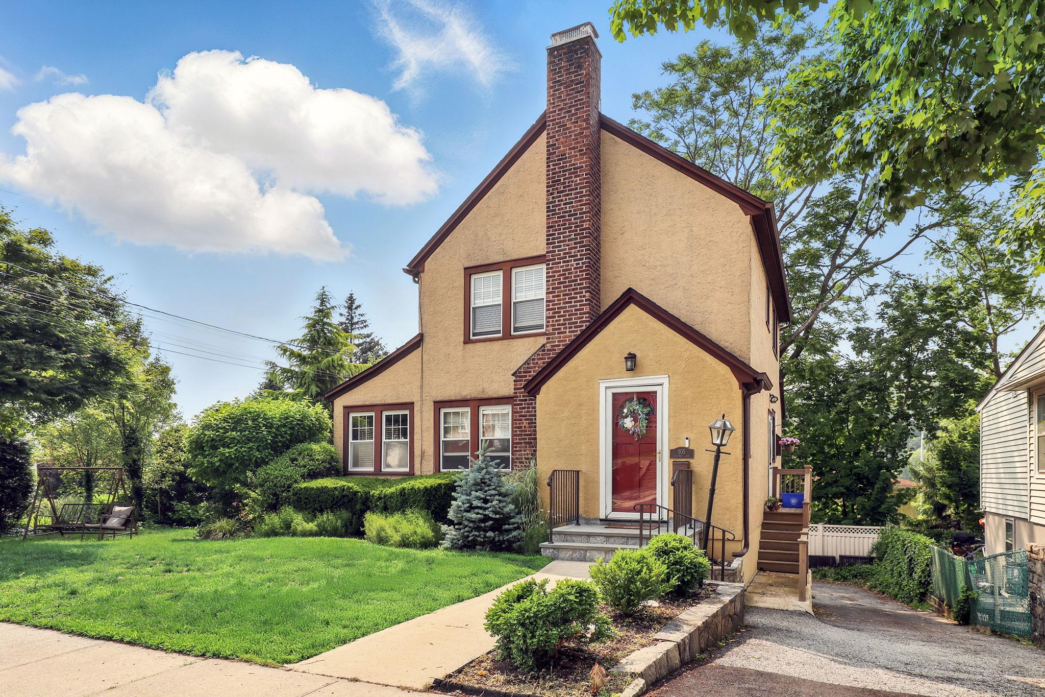 Harrison, New York 10604, United States, 3 Bedrooms Bedrooms, ,2 BathroomsBathrooms,Residential,Active,150982