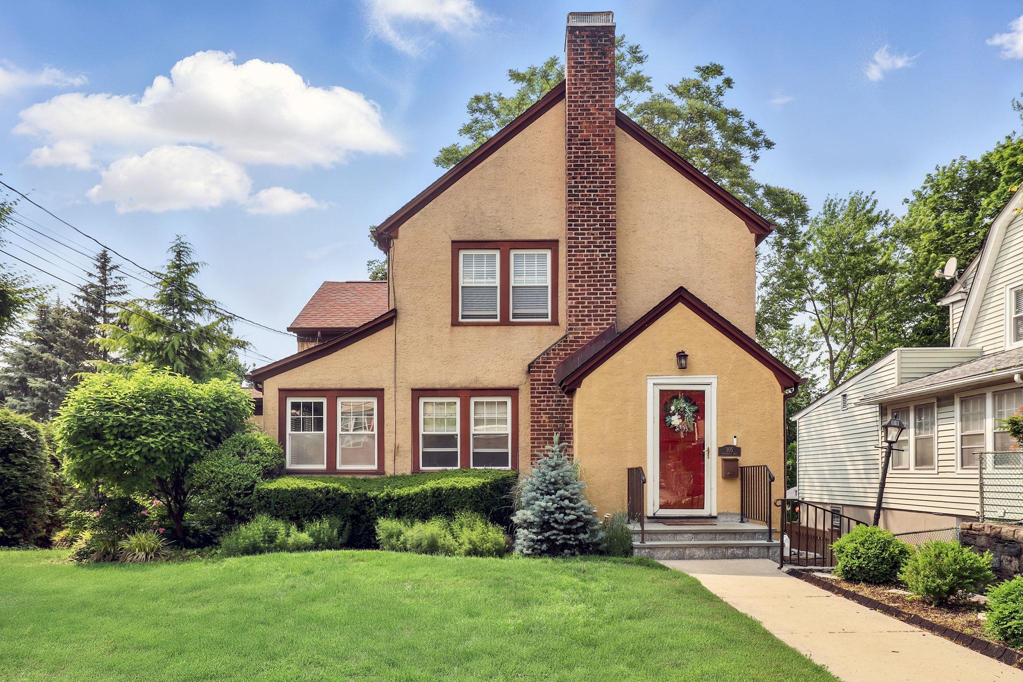Property for Sale at Columbus Avenue, Harrison, New York - Bedrooms: 3 
Bathrooms: 2  - $999,000