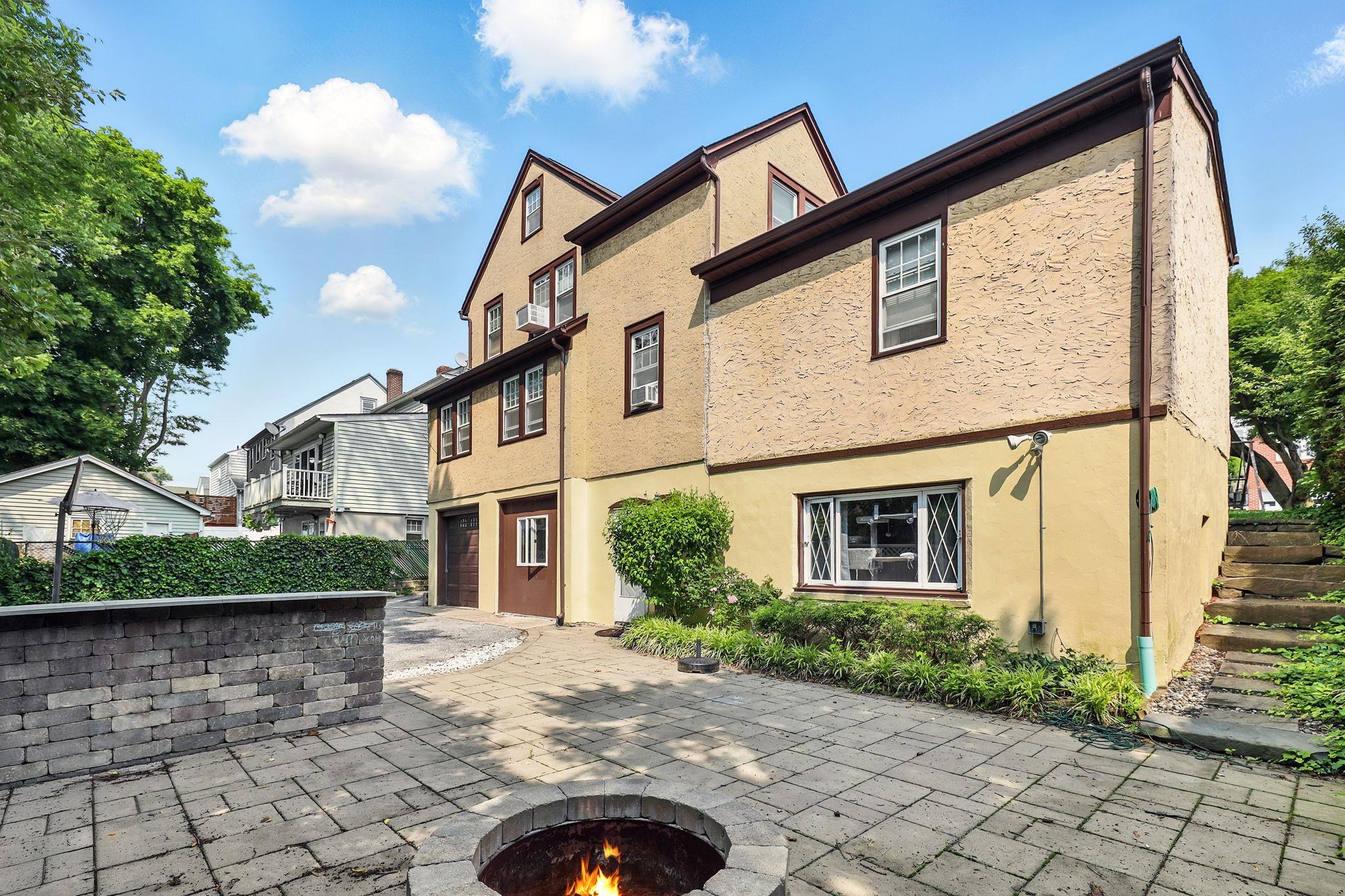 Harrison, New York 10604, United States, 3 Bedrooms Bedrooms, ,2 BathroomsBathrooms,Residential,Active,150982