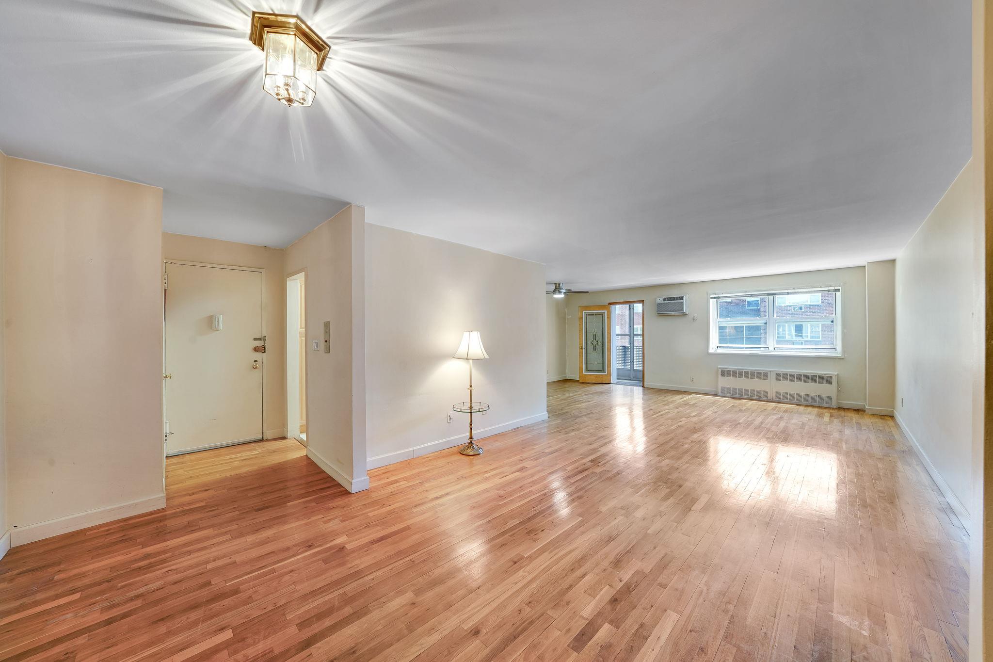 100 Lincoln Avenue Ave #28C, Mineola, New York image 3